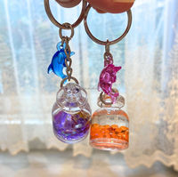 Mini porte-clés liquide bouteille acrylique avec impression UV Dolphin Accent Souvenir durable pour les événements promotionnels