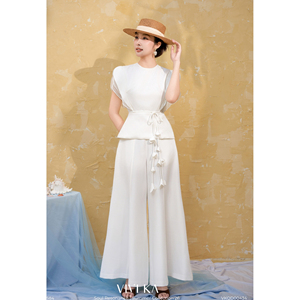 Blusa Elegante de Poliéster y Spandex para Mujer, Cuello Redondo, Manga con Volantes en Capas, Peplum, con Cinturón Hecho a Mano, Diseño Personalizado SOLI, ODM OEM - Product Image 2