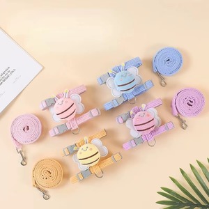 Ensemble Harnais, Laisse et Collier pour Chat, Harnais Réglable Double Couche Motif Abeille de Dessin Animé pour Chiens de Petite et Moyenne Taille - Product Image 4