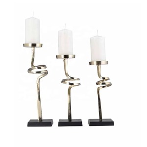 Candelabro decorativo de metal moderno, adecuado para el hogar, la oficina y eventos. - Product Image 3