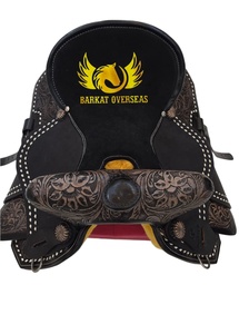 Silla de montar de cuero para caballo, estilo western, de doble tono, negra con acabado rugoso y marrón con grabado floral, duradera, portátil, para carreras de barriles y equitación. - Product Image 2