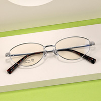 Lunettes de vue en titane léger, montures ovales pour un confort tout au long de la journée
