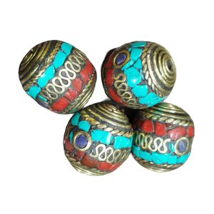 Cuentas de joyería tibetanas ovaladas con incrustaciones de aleación de cobre verde talladas a mano - Product Image 5