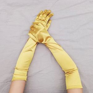 Gants de mariage élégants en satin sur mesure de 55 cm pour femmes et filles, disponibles en blanc, vert, noir, violet pour événements et danse - Product Image 1