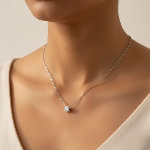 Collier solitaire en diamant de laboratoire rond serti clos de 0,20 carat en or plaqué 9 carats, style luxueux - Product Image 6