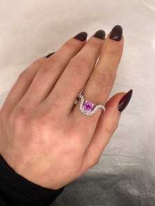 Anillo de Lujo sin Calentamiento con Zafiro Rosa y Diamantes, Diseño de Ola, Oro de 18K, Anillo de Diseñador para Mujer, Engaste de Púas y Pavé - Product Image 4
