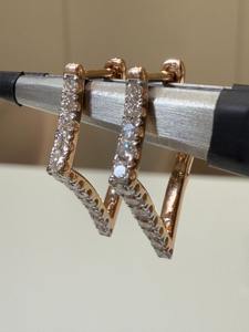 Boucles d'oreilles créoles minimalistes en or 14K avec diamant de laboratoire de 0,60 ct, design géométrique, 24 pierres, certifiées IGI, bijoux de mariée élégants - Product Image 4