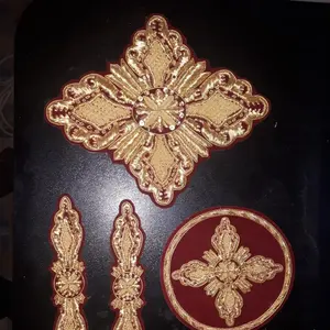 Sıcak satış yeni tasarım işlemeli rozetleri altın nakış masonik regalia crest/el nakışı rozeti/külçe tel İngiltere blazer amblemi