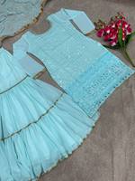 Ensemble Sharara et Dupatta en Faux Georgette avec broderies riches et travail de sequins de 5 mm, sans motif Moti, avec haut à manches.