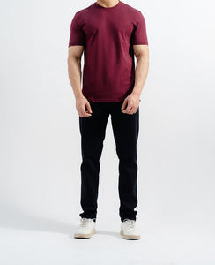 Camiseta Blanca para Hombre, 220 g/m², Logotipo Personalizado, Impresión por Serigrafía, Cuello Alto Regular, Alta Calidad, 100% Algodón Tejido - Product Image 2