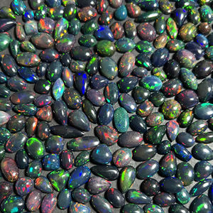 Ópalo Negro Natural Genuino Cabujón Brillante Welo, Piedra Luminosa de Formas Mixtas con Cambio de Color para Fabricación de Joyas, Lote a Precio Mayorista - Product Image 1