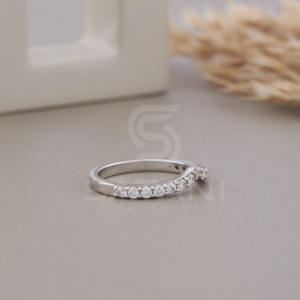 Elegante Anillo de Compromiso y Boda con Moissanita Chevron, Quince Piedras Redondas, Chapado en Oro, Anillo de Eternidad Curvo para Mujer - Product Image 4