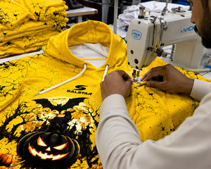 Sudadera con Capucha Personalizada de Halloween para Mujer, Sudadera con Capucha Lisa con Dobladillo sin Rematar para Hombre y Mujer, Sudadera Unisex con Etiquetas Personalizadas y Sublimación - Product Image 4