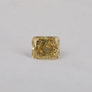 Diamant jaune fantaisie cultivé en laboratoire, taille radiant, certifié, diamant créé en laboratoire avec une clarté élevée et un éclat brillant - Product Image 4