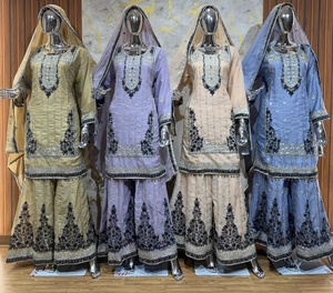 Ensemble de 4 pièces en gros de dupatta russe Plazo en Georgette étoilée brodée avec pierres Zarkan et bordure lourde à sequins pour les occasions de fête - Product Image 2