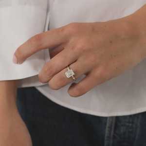 Bague de fiançailles en diamant de laboratoire taille émeraude, or massif 14 carats, sertie à griffes, largeur 1,7 mm, solitaire d'anniversaire, alliances de luxe - Product Image 5