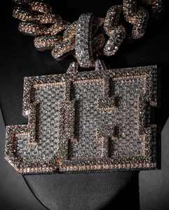 Colgante JH de Plata de Ley 925 con Moissanita VVS1, Diseño Mosaico de Letras y Números Personalizados, Estilo Hiphop Moderno y Elegante, con Incrustaciones y Diseño Grueso en Capas - Product Image 2
