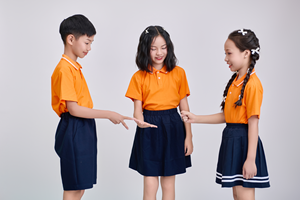 เสื้อโปโลโรงเรียนประถม FMF สีส้มสำหรับเด็กผู้ชาย – เสื้อชุดนักเรียนเด็กผ้าถักโพลีเอสเตอร์สแปนเด็กซ์ 50D น้ำหนักเบา - Product Image 3