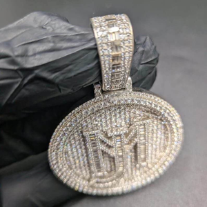 Collier pendentif médaillon lettre en argent 925 de luxe avec moissanite, breloque ronde entièrement pavée, bijou de mode tendance - Product Image 4