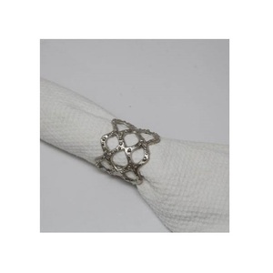 ที่ใส่ผ้าเช็ดปากอะลูมิเนียมลายตาข่ายสีเงินเคลือบนิกเกิลทันสมัยหรูหรา ปรับแต่งได้ ใช้ตกแต่งโต๊ะงานแต่งงาน เป็นมิตรกับสิ่งแวดล้อม - Product Image 1