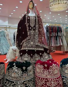 Ensemble Lehenga Choli en velours brodé longueur ras du sol avec dupatta, bordure florale brodée, tenue de soirée de mariage pour femme, tissu épais - Product Image 3