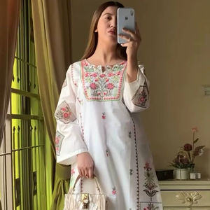 Ensemble de costume de soirée pour femmes, design élégant, broderie raffinée, velours lourd pur, style moderne, séchage rapide, toutes saisons - Product Image 1