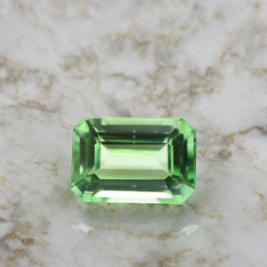 Pierre précieuse libre à facettes octogonale en saphir vert menthe créée en laboratoire pour la fabrication de bijoux Pierres précieuses calibrées - Product Image 6