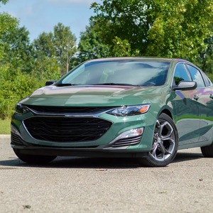 Meilleur rapport qualité-prix Chevrolet Malibu Voiture familiale Confort de conduite optimal Consommation de carburant optimale Performances moteur fiable Composants en plastique Utilisation quotidienne - Product Image 4