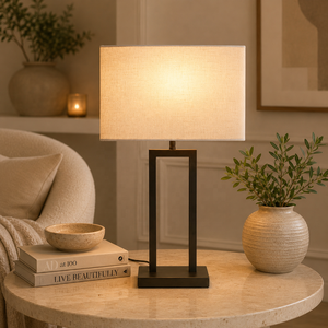 Lámpara de Mesa Metálica Monarch Frame con Pantalla Rectangular de Lino, Base Geométrica Abierta, Acabado Duradero, Iluminación Ambiental Cálida - Product Image 1