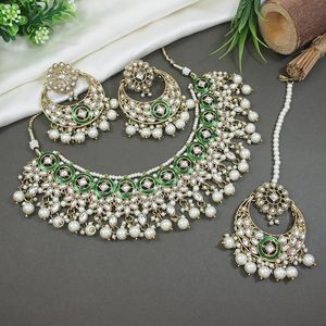 Ensemble de collier en alliage plaqué or avec incrustation verte et design vintage pour bijoux de mariage pour femmes - Product Image 5
