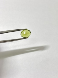 Perlas de Peridoto Verde Natural de Corte Ovalado de 8x10 mm, 2.7 Quilates con Cambio de Color para la Elaboración de Joyas - Product Image 4