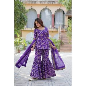 Ensemble de costume en mousseline de soie violette de créateur Livewear avec broderie de paillettes, 100% polyester, taille M, pour les occasions spéciales des femmes - Product Image 6