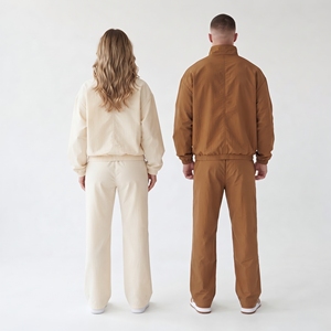 Ensemble de survêtement coupe-vent en nylon et polyester pour hommes et femmes, idéal pour le camping et la randonnée en extérieur - Product Image 2