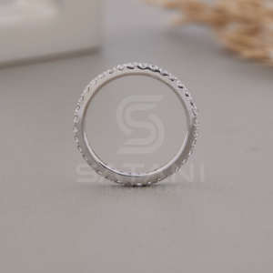 Anillo de Eternidad de Doble Hilera de Moissanita D VVS, Anillo de Boda Apilable Diseñado para un Brillo Eterno, Elegancia Diaria y Estilo Moderno - Product Image 6