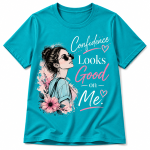เสื้อยืดคอกลมแขนสั้นสีชมพูสำหรับผู้หญิง ระบายอากาศได้ดี พิมพ์ลายตัวอักษรคุณภาพสูง สวมใส่สบาย ทรงปกติ ผ้าฝ้ายเจอร์ซีย์ 100% น้ำหนัก 180 กรัม - Product Image 1