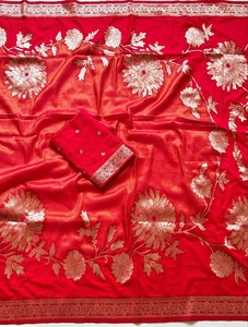 Sari en Soie Jacquard Scintillante Khaddi Crepe Georgette Chinya, Teint à la Main, de Qualité Supérieure, pour Mariage Traditionnel et Diwali, par un Designer - Product Image 4