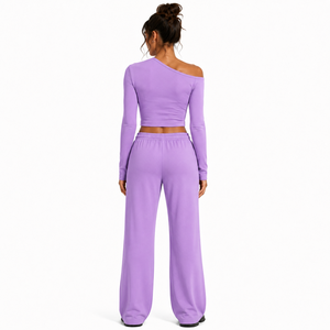 Ensemble de yoga violet pour femme avec logo personnalisé, haut court asymétrique et pantalon de survêtement large à cordon de serrage, tenue de sport en spandex - Product Image 2
