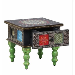 Table d'appoint irrégulière en bois de Sheesham sculpté à la main, motif floral traditionnel, accents peints à la main en noyer Aqudus Saleem, 44x44x50cm - Product Image 3