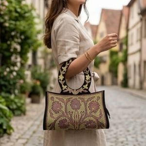 Bolso de mano con bordado Sozni de Cachemira, gamuza negra con asa de anillo con trabajo de Tilla en oro y marfil - Product Image 2