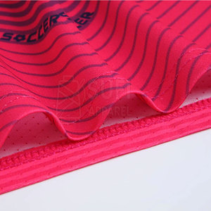 Uniforme de football de haute qualité à manches courtes en tissu respirant en maille conçu pour un confort maximal, léger et à séchage rapide - Product Image 5