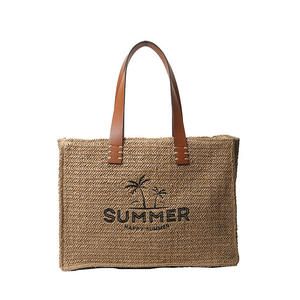 Salga a la luz del sol con este versátil bolso de hilo natural diseñado para complementar sus prendas de playa y atuendos casuales favoritos. - Product Image 1