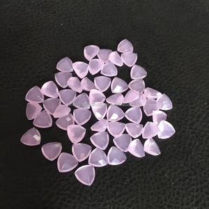 Las piedras preciosas sueltas naturales de corte trillón facetado de 11mm de Calcedonia rosa más vendidas, piedras preciosas calibradas de tendencia del fabricante - Product Image 1