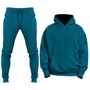 Conjunto Deportivo Personalizado con Logotipo para Hombre, Sudadera con Capucha Gris Claro y Pantalones Deportivos a Juego, Traje Deportivo de Felpa para Uso Casual y en el Gimnasio - Product Image 3