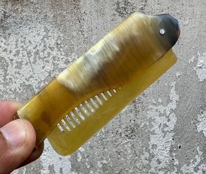 Peigne pliant traditionnel en corne de buffle naturelle, poli à la main, design antistatique pour un peignage facile - Product Image 5