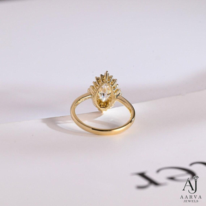 Anillo de Compromiso Solitario de Moissanita con Corte Marquesa Chapado en Oro de 14K y Engaste de Puntas para Mujer - Joyería de Lujo para Boda - Product Image 4