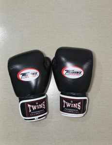 ราคาขายส่ง ถุงมือชกมวยคู่ แบบมืออาชีพ ผลิตตามสั่ง อุปกรณ์ต่อสู้คุณภาพสูง หนังแท้ MS-BG-01 - Product Image 1