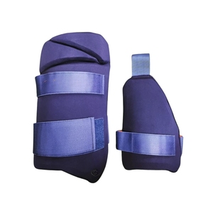 Protège-cuisse de cricket personnalisé en polyester PU bleu, confortable, avec fermeture à sangle, 100 g, design naturel, taille standard, performance optimale - Product Image 3