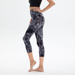 Leggings Capri pour femmes à taille haute, effet ventre plat, en Spandex/Polyester doux et respirant, imprimé par sublimation - Product Image 3