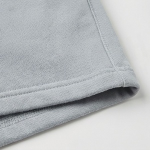 Conjunto de 2 piezas de sudadera con capucha y pantalones cortos de forro polar para mujer, color liso, ajuste holgado, ropa deportiva informal, por encima de la rodilla, con cremallera frontal, gris - Product Image 6