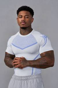 T-shirt de sport décontracté Yunla pour homme en polyester/spandex écologique, style compression, noir bordeaux, sans impression - Product Image 6